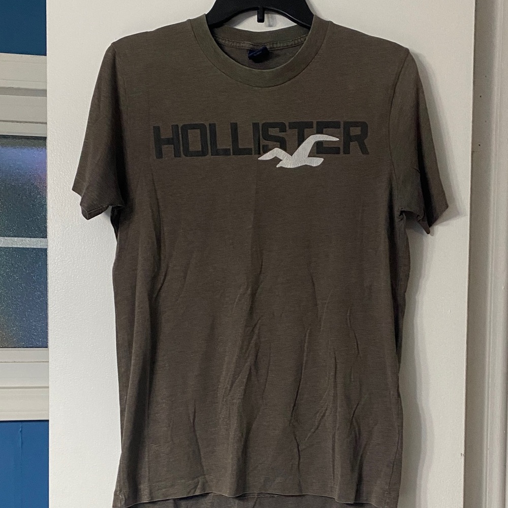 Hollister Men's Olive Graphic Tee